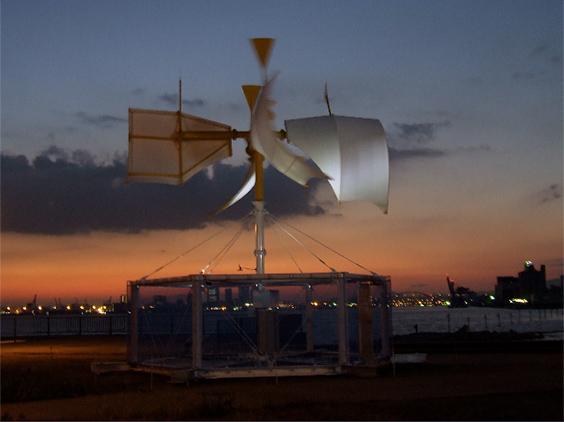 ブリージング・アースの風車実寸プロトタイプ設置